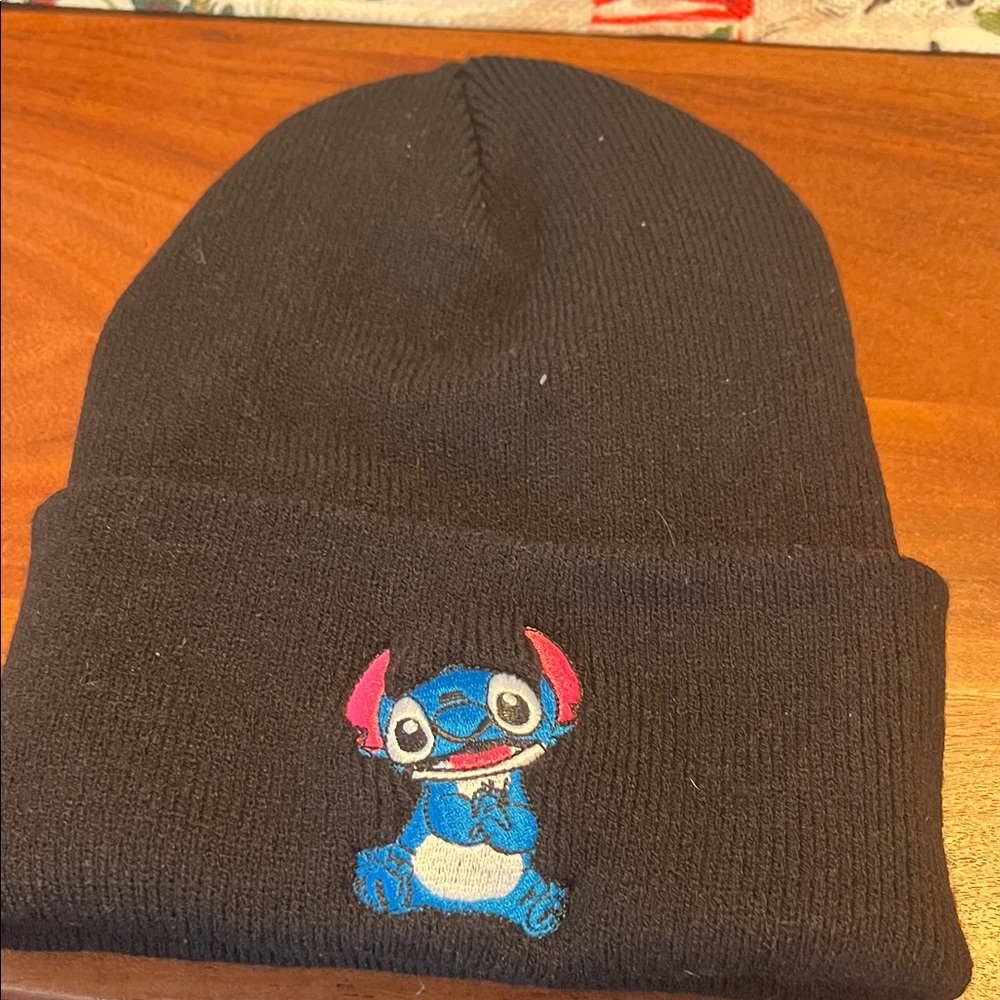 🎉🎉🎉❌2/10$ ❌🎉🎉🎉

Black Kids Beanie with Blue Character Design